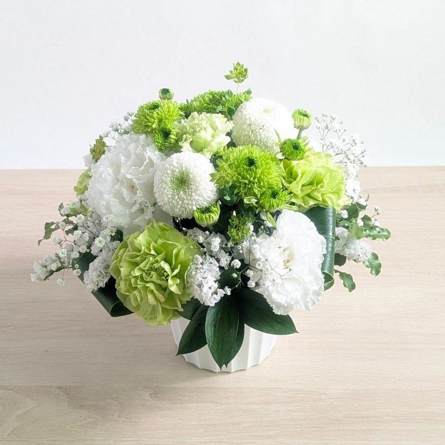 13回忌・十三回忌のお供え花・お悔やみの花。家族や友人の十三回忌法要、実家に贈るお供え用のアレンジメント