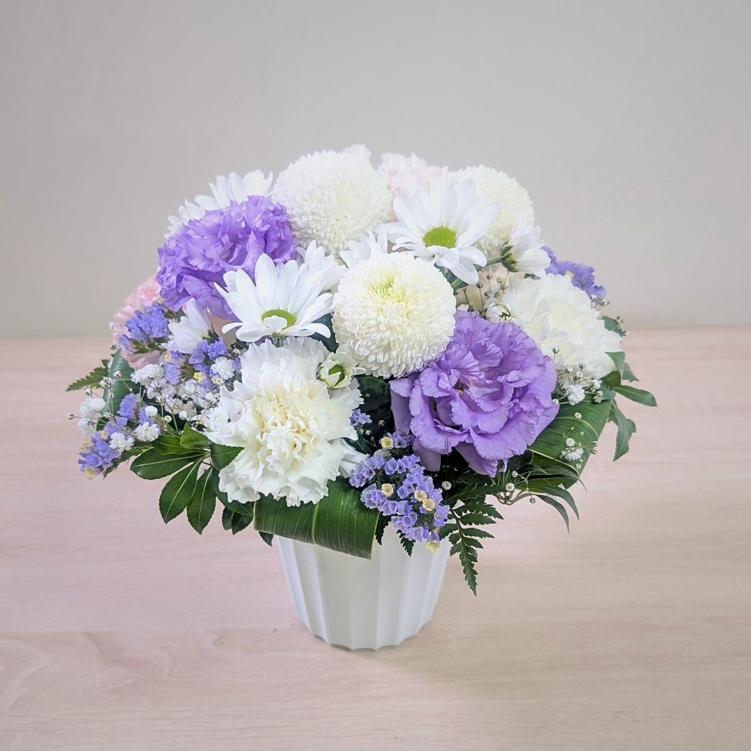 13回忌・十三回忌のお供え花・お悔やみの花。家族や友人の十三回忌法要、実家に贈るお供え用のアレンジメント