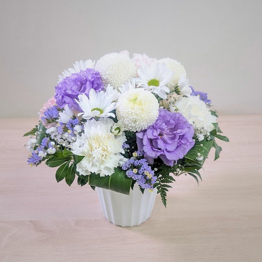 13回忌・十三回忌のお供え花・お悔やみの花。家族や友人の十三回忌法要、実家に贈るお供え用のアレンジメント