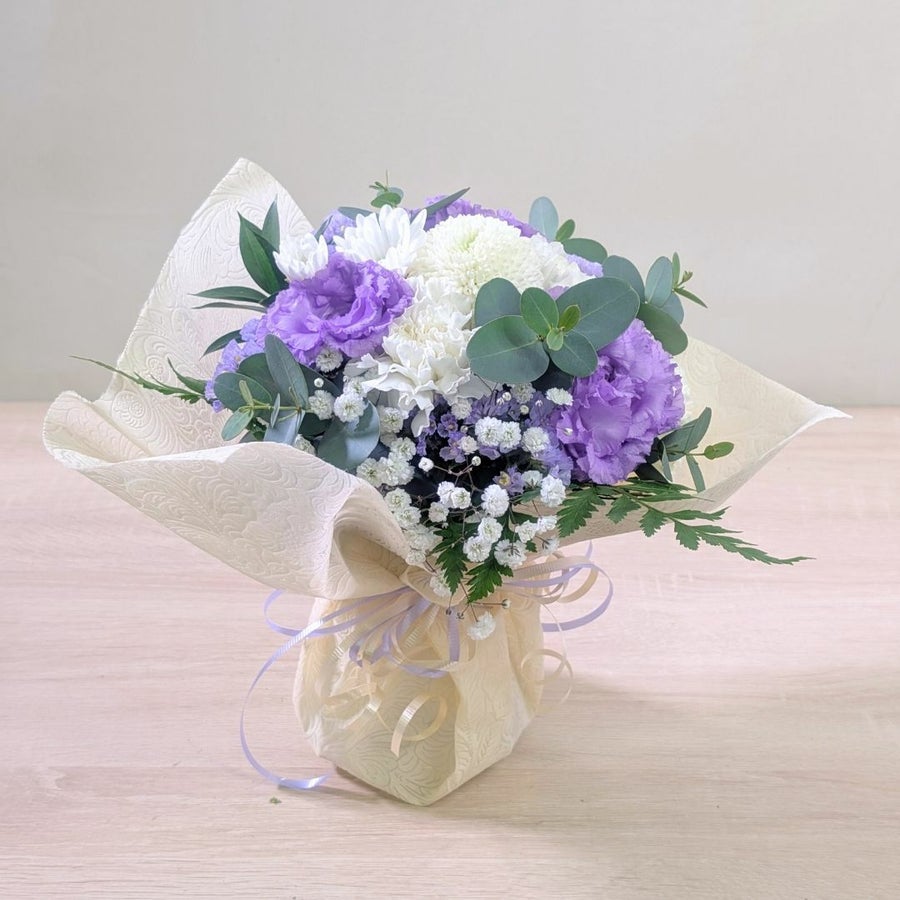 13回忌・十三回忌のお供え花・お悔やみの花。家族や友人の十三回忌法要、実家に贈るお供え用のアレンジメント