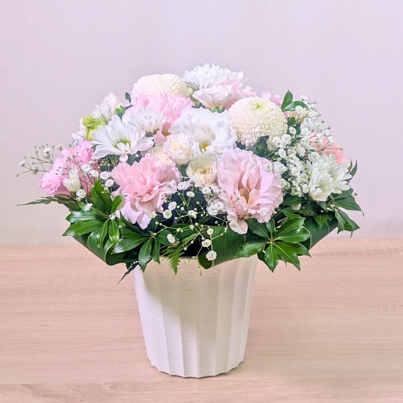 ワンちゃんのお花、猫ちゃんのお供え花。ペットとご家族、ご実家に贈るお供え用のアレンジメント