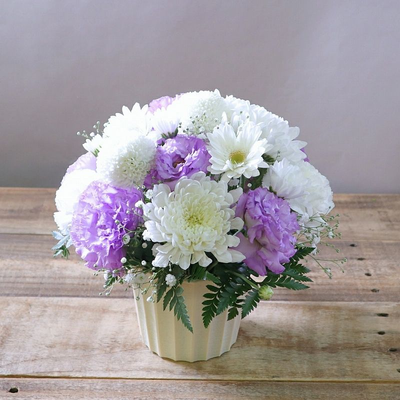 ワンちゃんのお花、猫ちゃんのお供え花。ペットとご家族、ご実家に贈るお供え用のアレンジメント