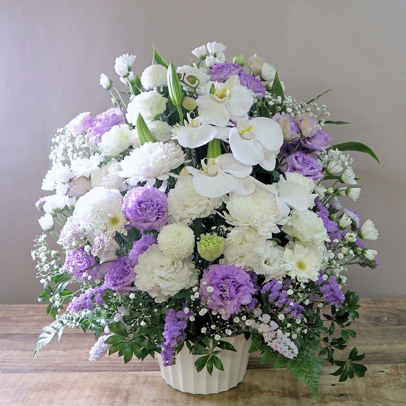 初盆の花・新盆に飾るお供え花。はじめて迎えるお盆、ご実家に贈るお供え用のアレンジメント