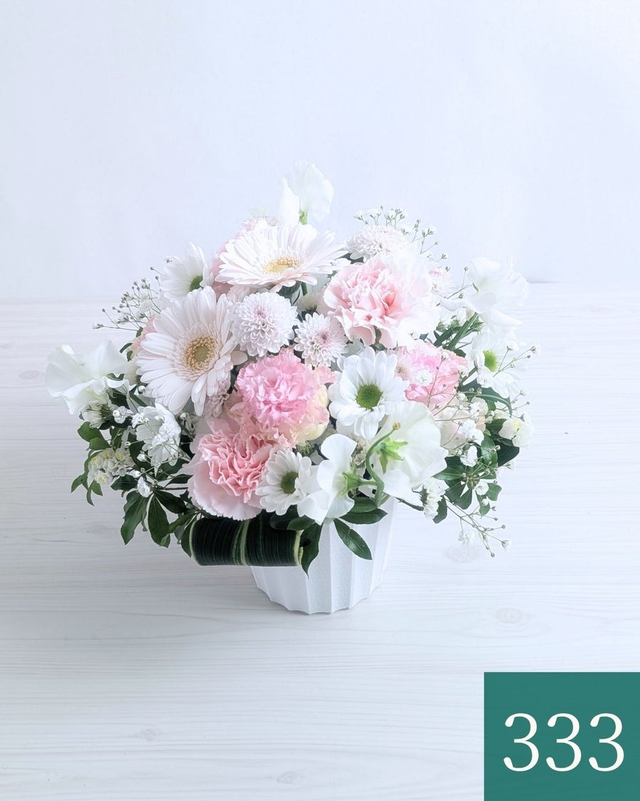 初盆の花・新盆に飾るお供え花。はじめて迎えるお盆、ご実家に贈るお供え用のアレンジメント