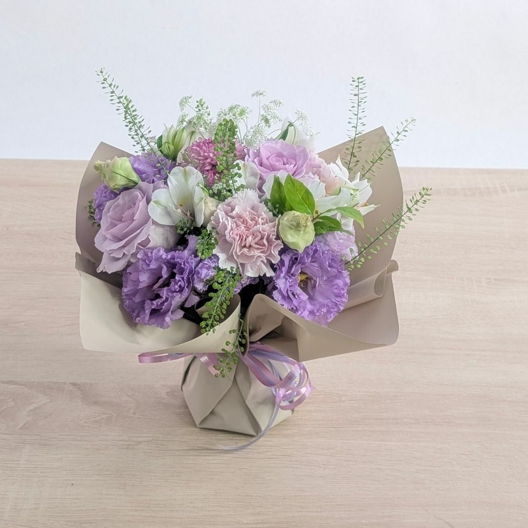 初盆の花・新盆に飾るお供え花。はじめて迎えるお盆、ご実家に贈るお供え用のアレンジメント