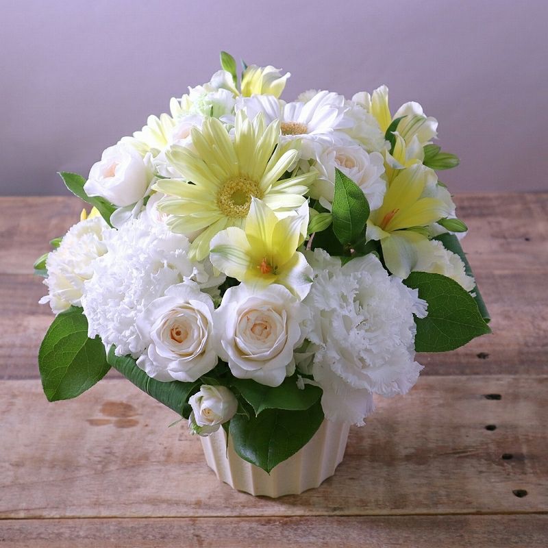 キリスト教のお供え花。クリスチャンのお花、お別れ会・一年祭に贈るお供え用アレンジメント