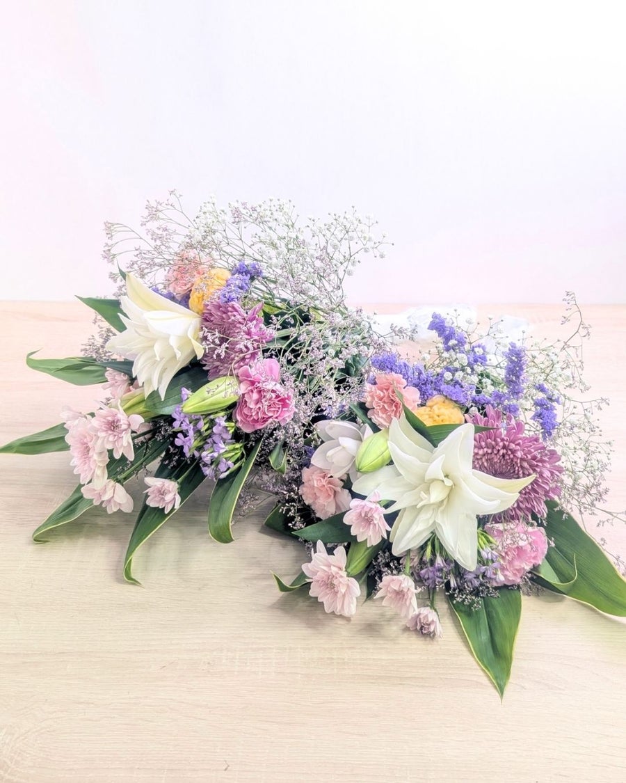 お墓・仏壇に飾るお花。墓花一対セット。お彼岸やお盆に贈るお参り用のお供え花束