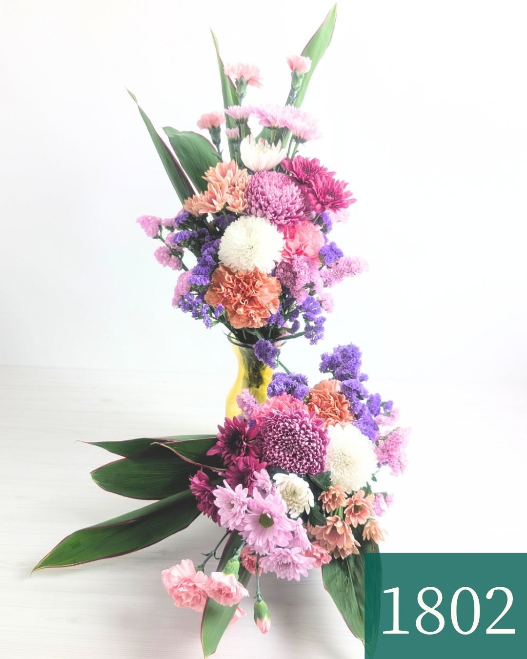 お墓・仏壇に飾るお花。墓花一対セット。お彼岸やお盆に贈るお参り用のお供え花束