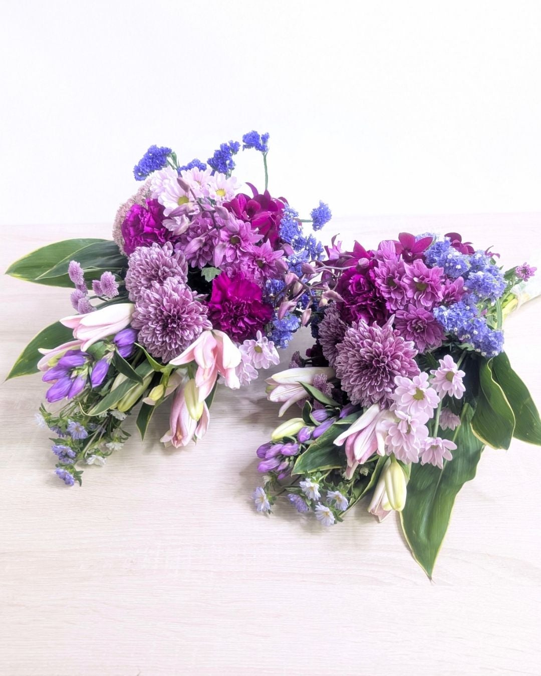 お墓・仏壇に飾るお花。墓花一対セット。お彼岸やお盆に贈るお参り用のお供え花束