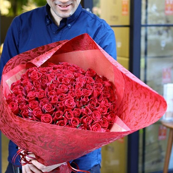 赤いバラ100本の花束「100％の愛」｜77,000円｜花以想