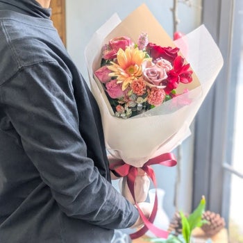 誕生日お祝い、結婚記念日、送別会、発表会に贈る花束のギフト。