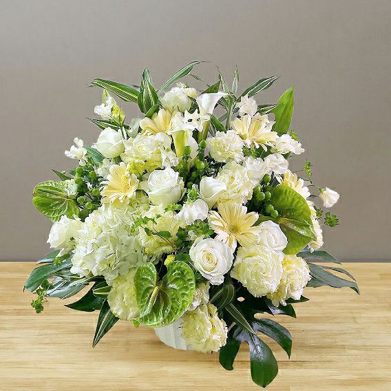 お祝い花の贈り物。もらって嬉しい上質なアレンジメント。喜ばれるフラワーギフト