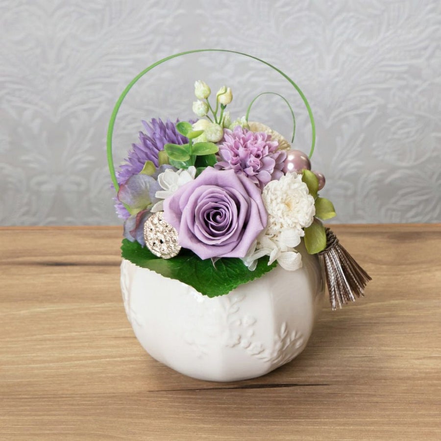 プリザーブドフラワーの贈り物。お悔やみ花、お供え花に贈る枯れないお花