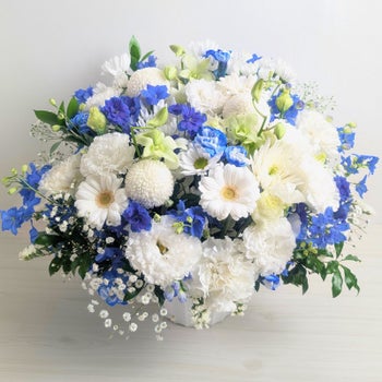 青い花のギフト。青い花の花束・アレンジメント。青色で贈る生花のフラワーギフト