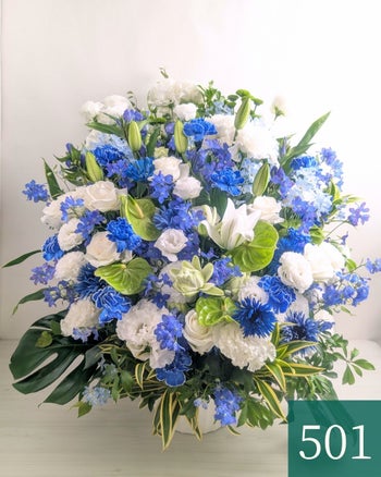 青い花のギフト。青い花の花束・アレンジメント。青色で贈る生花のフラワーギフト