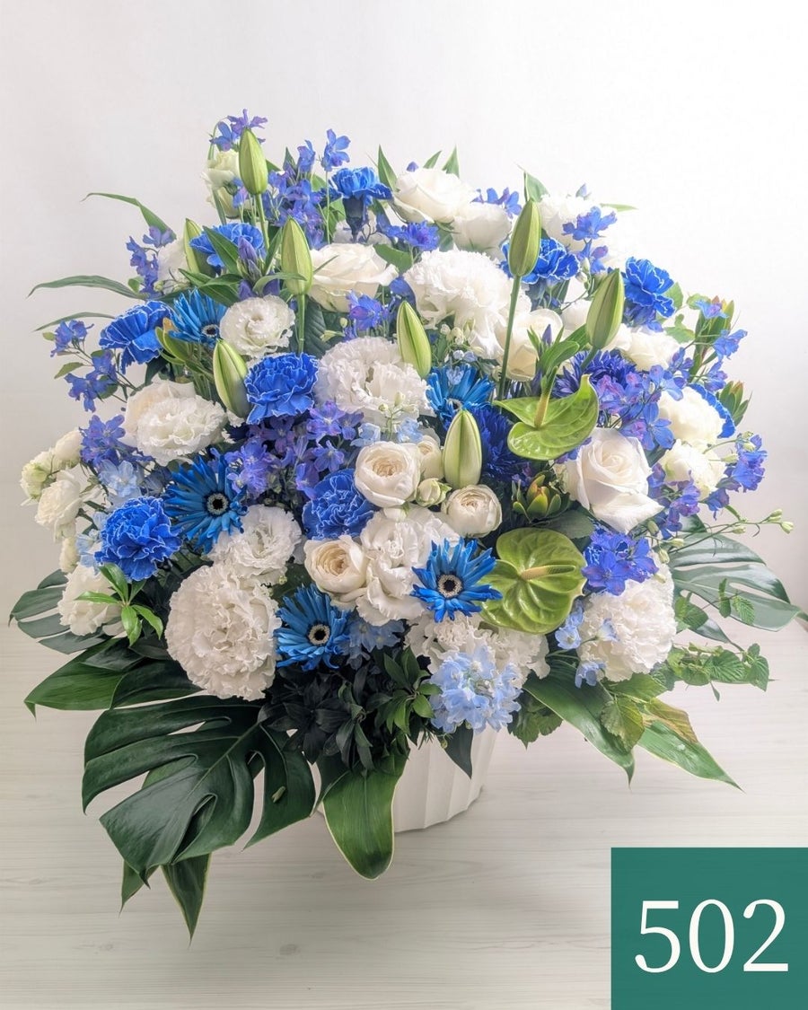 青い花のギフト。青い花の花束・アレンジメント。青色で贈る生花のフラワーギフト