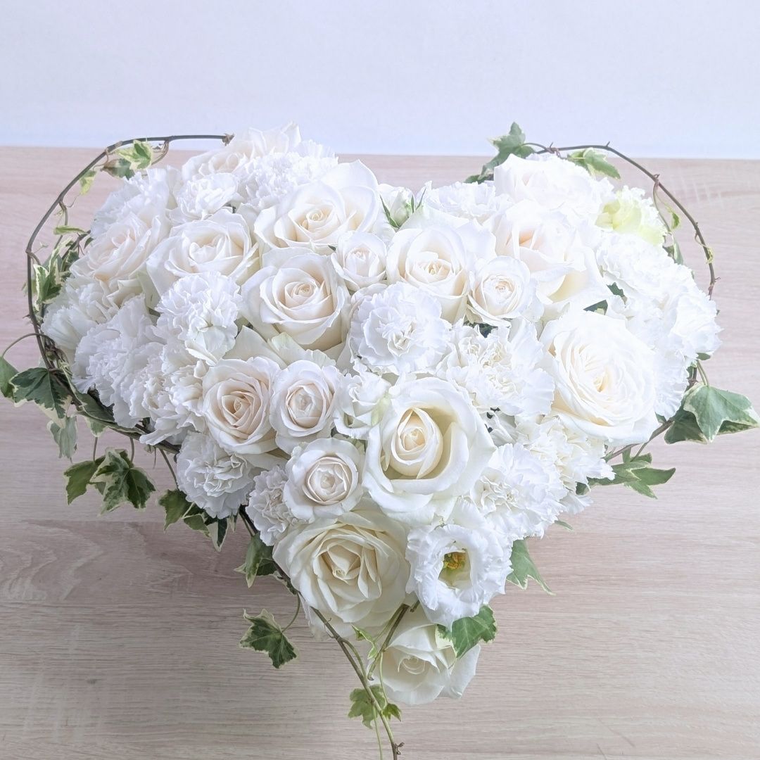 キリスト教式お供え ハート型アレンジメント Liebe リーベ 白