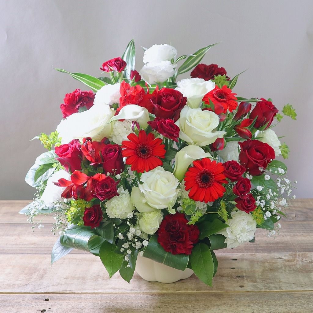 いつでも贈れるお祝の花。誕生日・記念日に贈るプレゼントの花束・アレンジメント