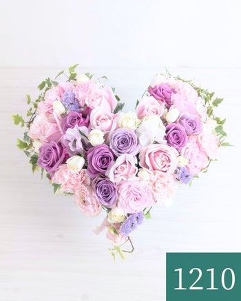 生花で贈るハート型アレンジメント。送って喜ばれるお花のギフト、フラワーギフト