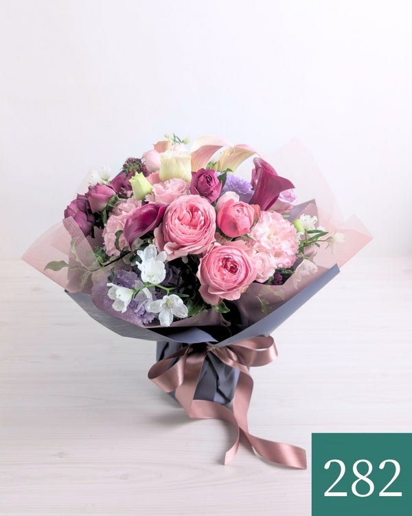 そのまま飾れる花束、スタンドブーケ。もらって嬉しい花束のプレゼント　華やかサイズ