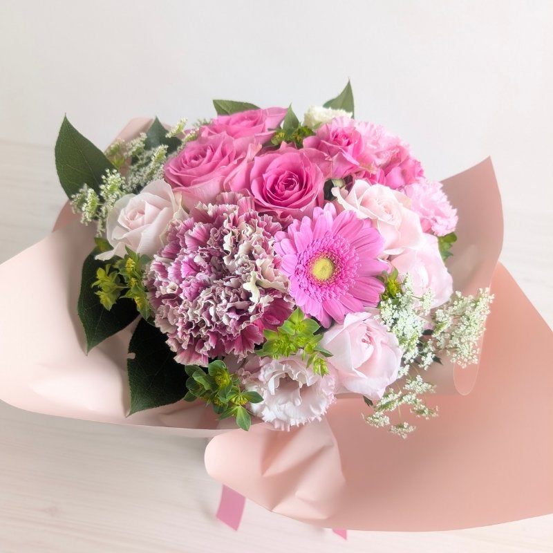 そのまま飾れる花束、スタンドブーケ。もらって嬉しい花束のプレゼント　華やかサイズ