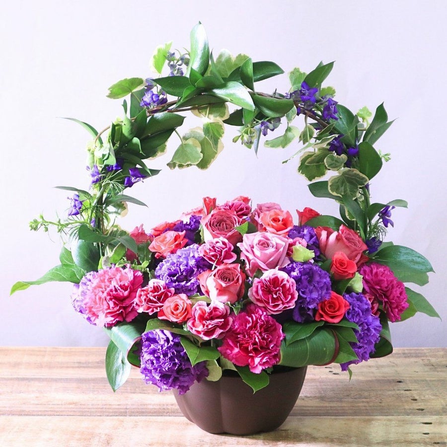 生花で贈るリング型アレンジメント。送って喜ばれるお花のギフト、フラワーギフト