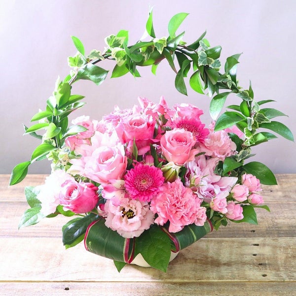 生花で贈るリング型アレンジメント。送って喜ばれるお花のギフト、フラワーギフト