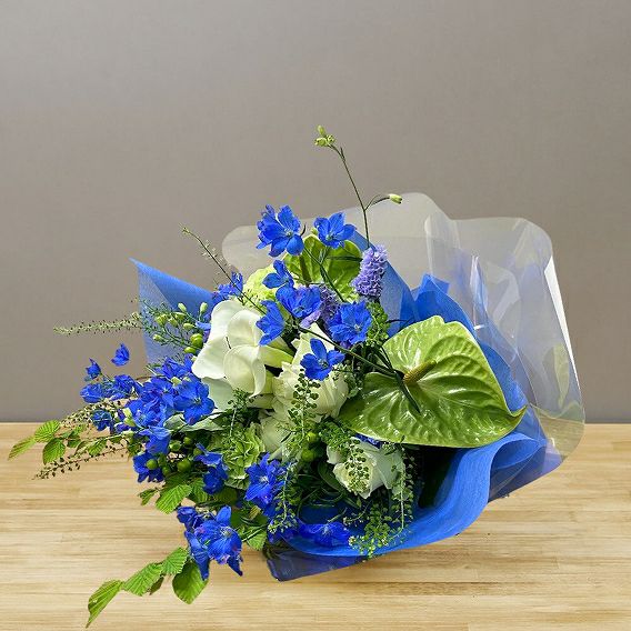 青い花のギフト。青い花の花束・アレンジメント。青色で贈る生花のフラワーギフト