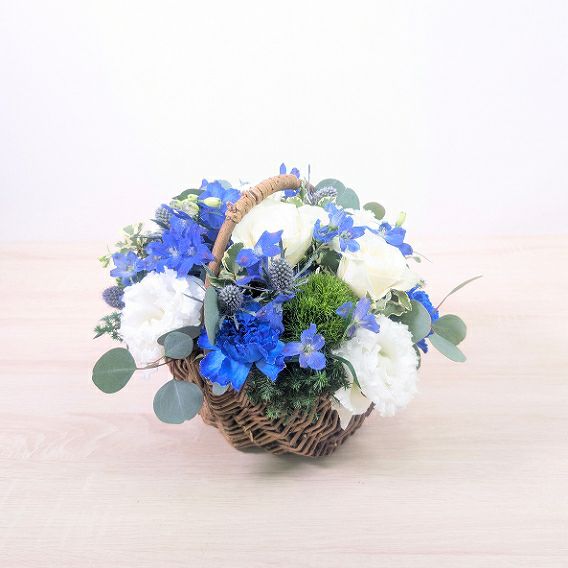 青い花のギフト。青い花の花束・アレンジメント。青色で贈る生花のフラワーギフト