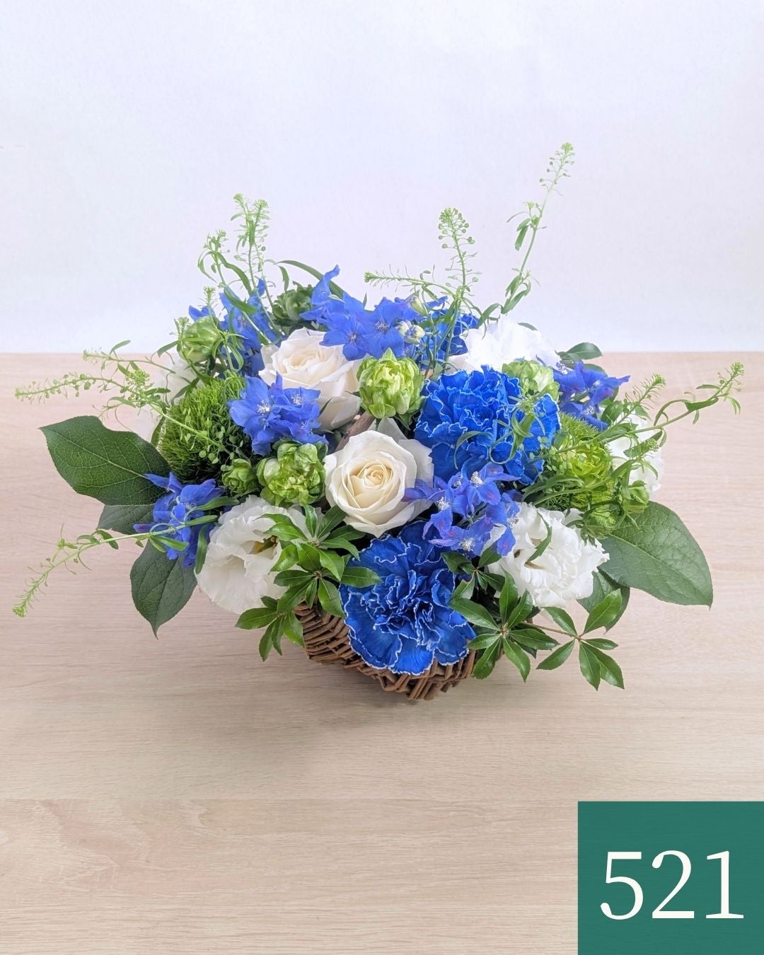 青い花のギフト。青い花の花束・アレンジメント。青色で贈る生花のフラワーギフト