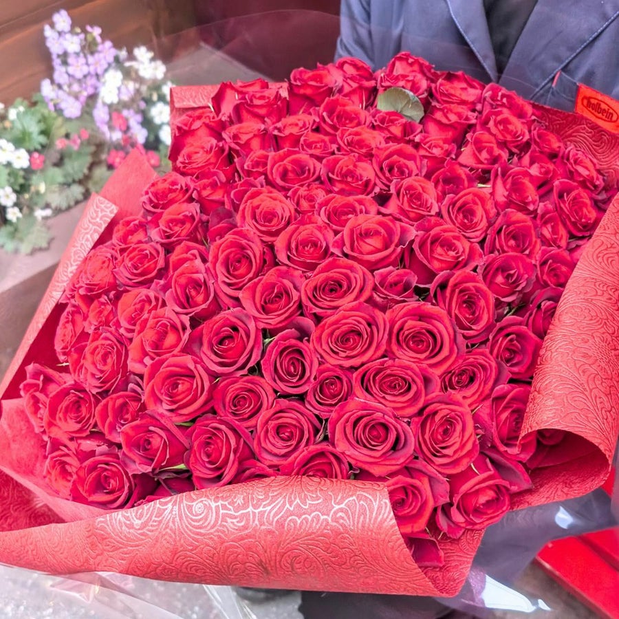 プロポーズの花束。バラの花束。薔薇108本のプレゼント