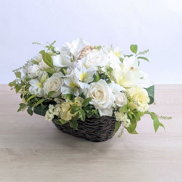 お花のバスケット・フラワーギフト。生花のアレンジメント　もらって嬉しい花ギフト