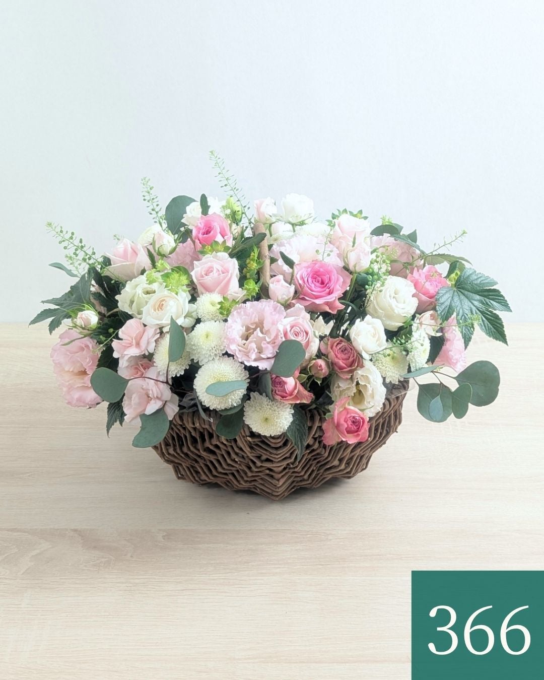 お花のバスケット・フラワーギフト。生花のアレンジメント　もらって嬉しい花ギフト