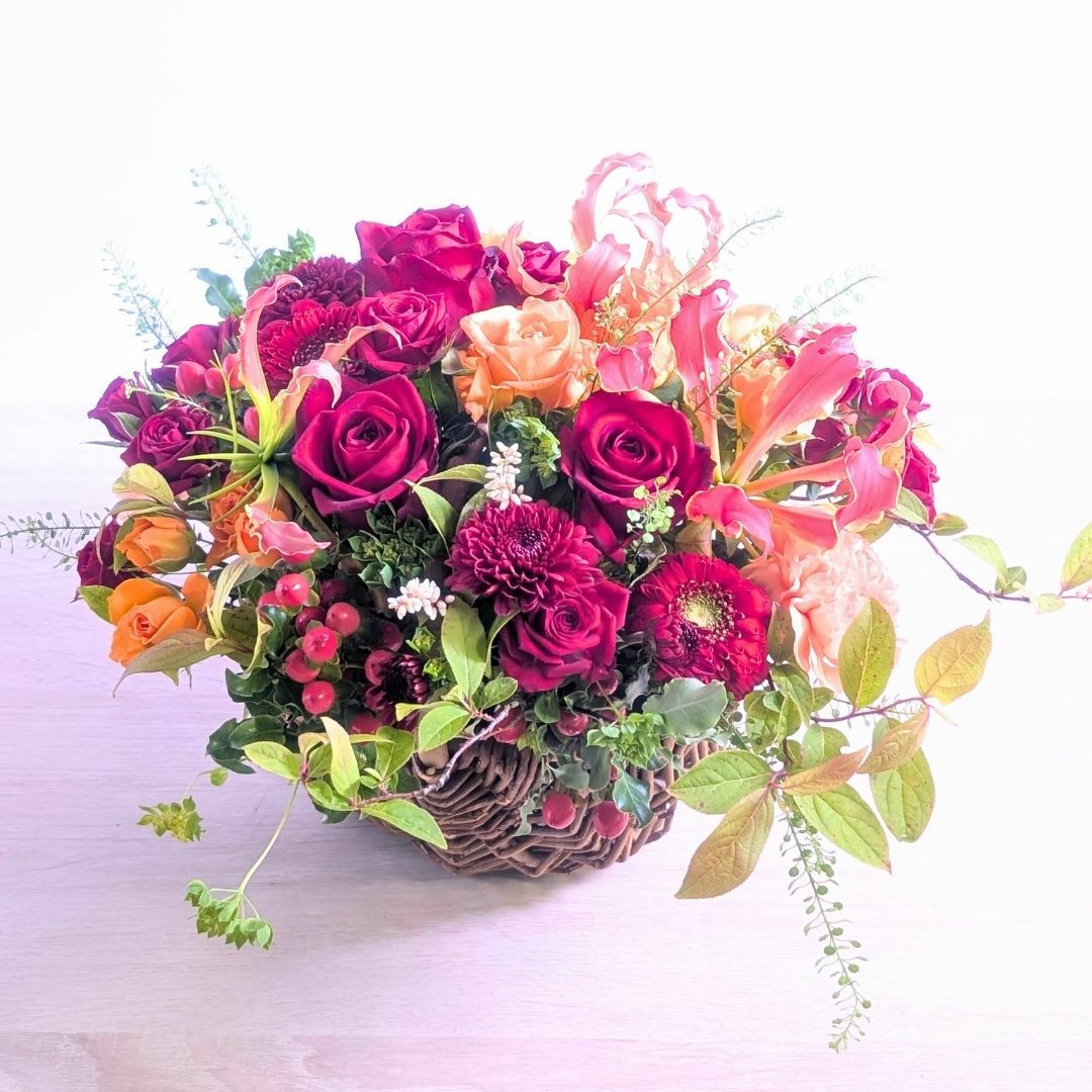 お花のバスケット・フラワーギフト。生花のアレンジメント　もらって嬉しいフラワーギフト