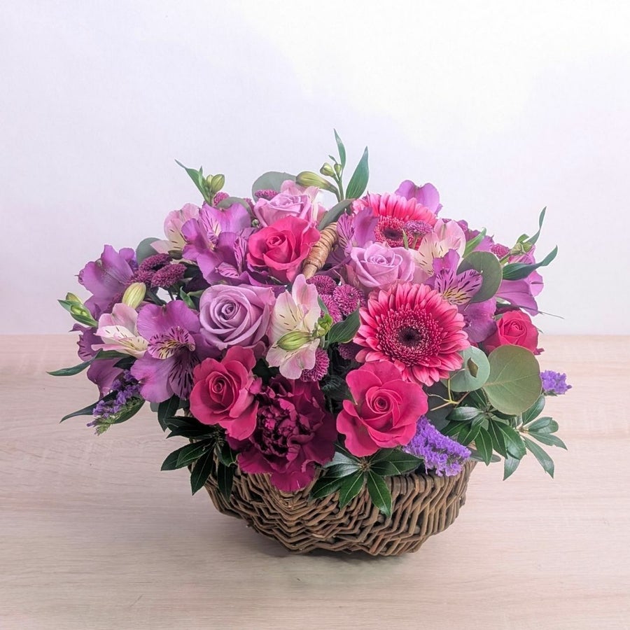 開店祝いに贈るお花のバスケット・オープン祝いの生花アレンジメント