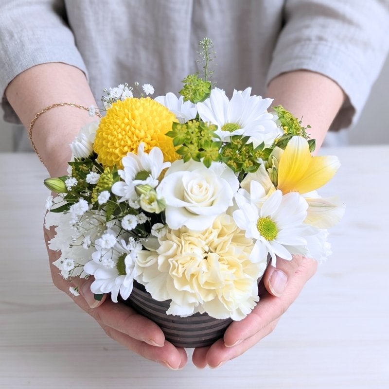 お花の定期便・お花のサブスク。毎月一回、季節のお花が届くアレンジメント