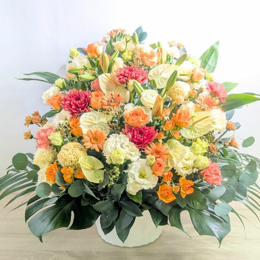 黄色とオレンジ色の花束、アレンジメント。お祝い・記念日に贈るお花のプレゼント・贈り物