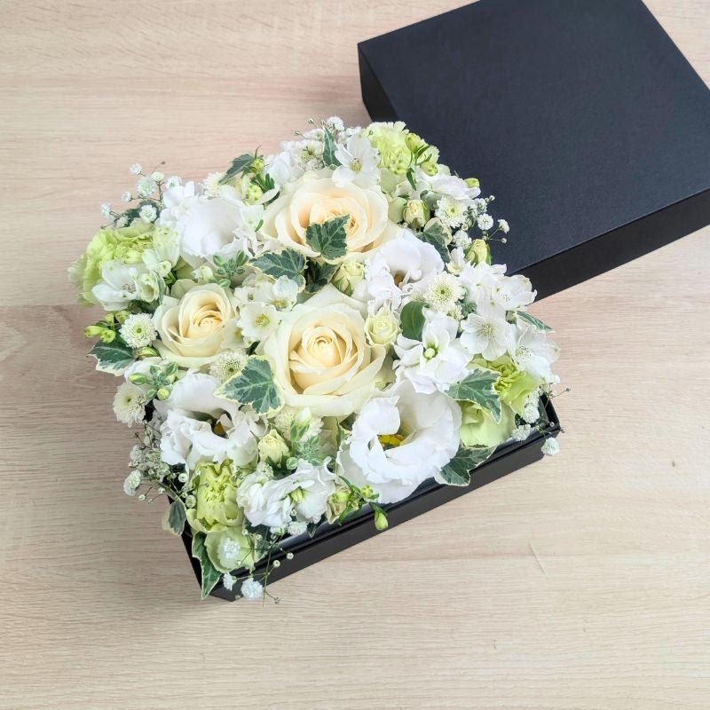  cometeのボックスフラワーアレンジメント