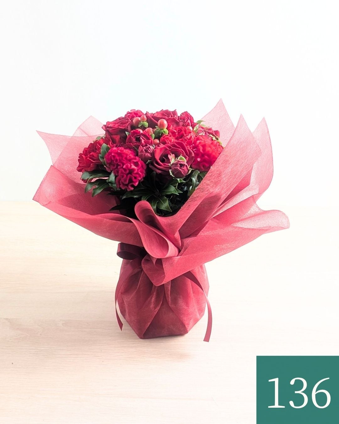 このまま飾れる花束　赤いブーケ　おしゃれな花束「Wish」