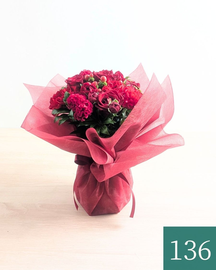 このまま飾れる花束　赤いブーケ　おしゃれな花束「Wish」