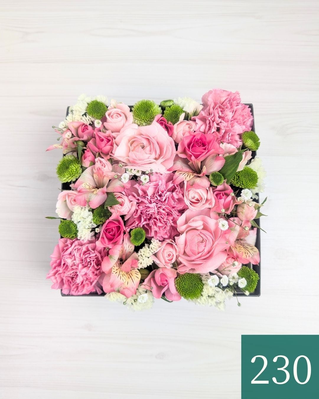 ピンク色の花で作るボックスフラワー。かわいいピンクのフラワーギフトBOX
