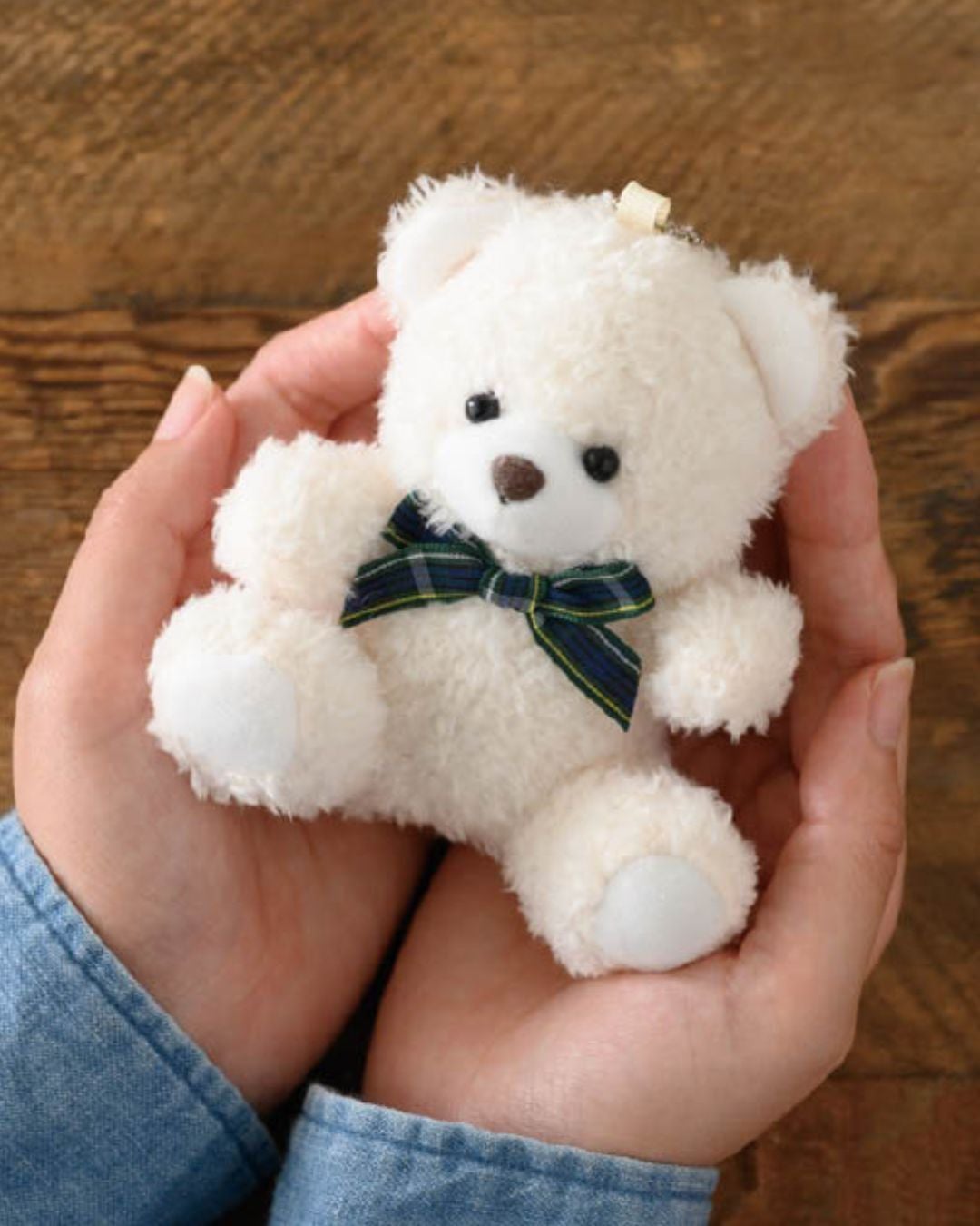 お花と贈るチャーム。白クマちゃんのストラップ