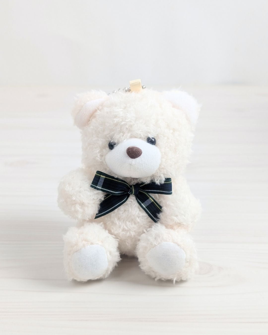 お花と贈るチャーム。白クマちゃんのストラップ