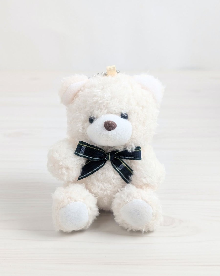 お花と贈るチャーム。白クマちゃんのストラップ